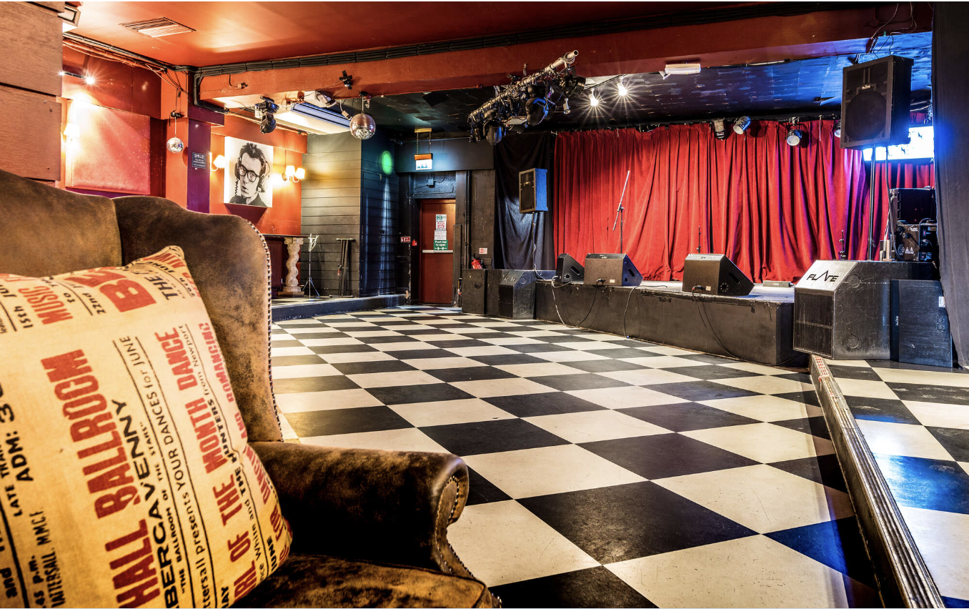 The Half Moon, Putney