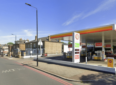 Shell on Roehampton Lane