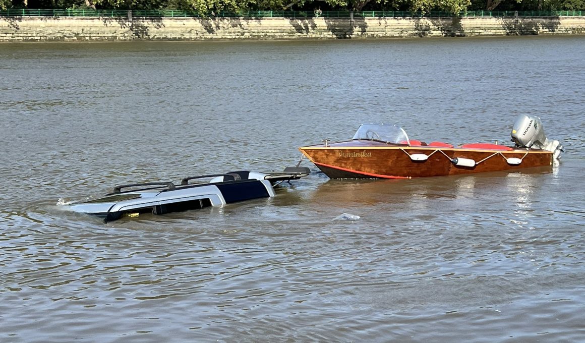 SUV submerged at Putney rowing clubs. Pic: David Nicholson