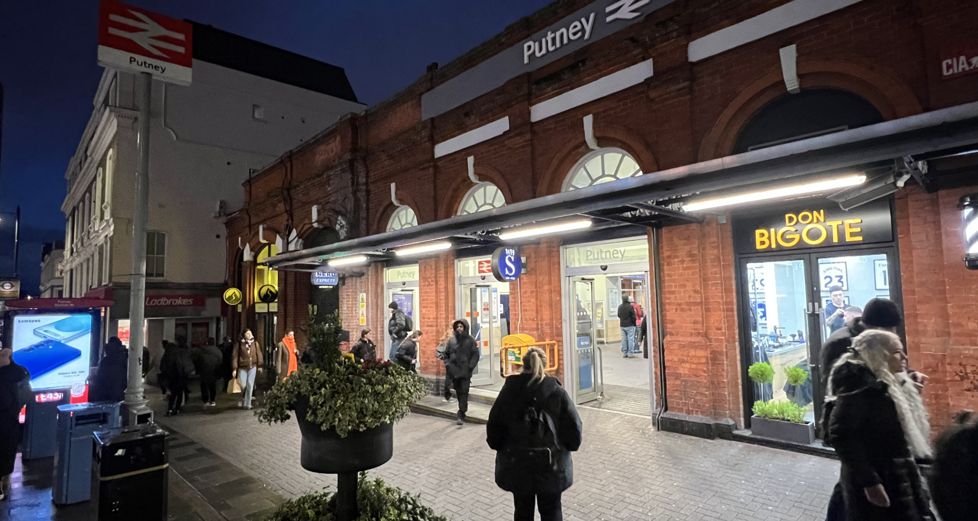 Putney train station