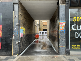 Russell Yard entry off Putney High Street