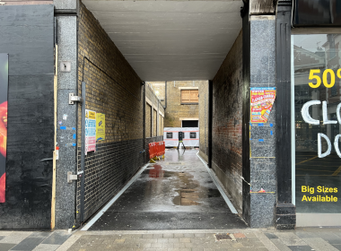 Russell Yard entry off Putney High Street