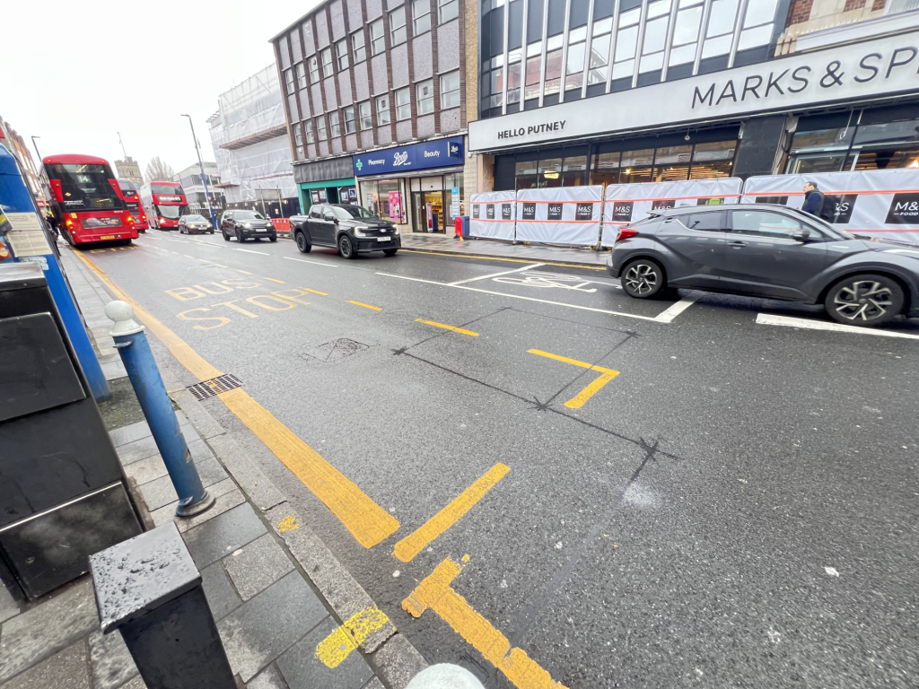 bus-stop-cycle-lane - Putney.news Bus Lane and cycle stop on Putney High Street