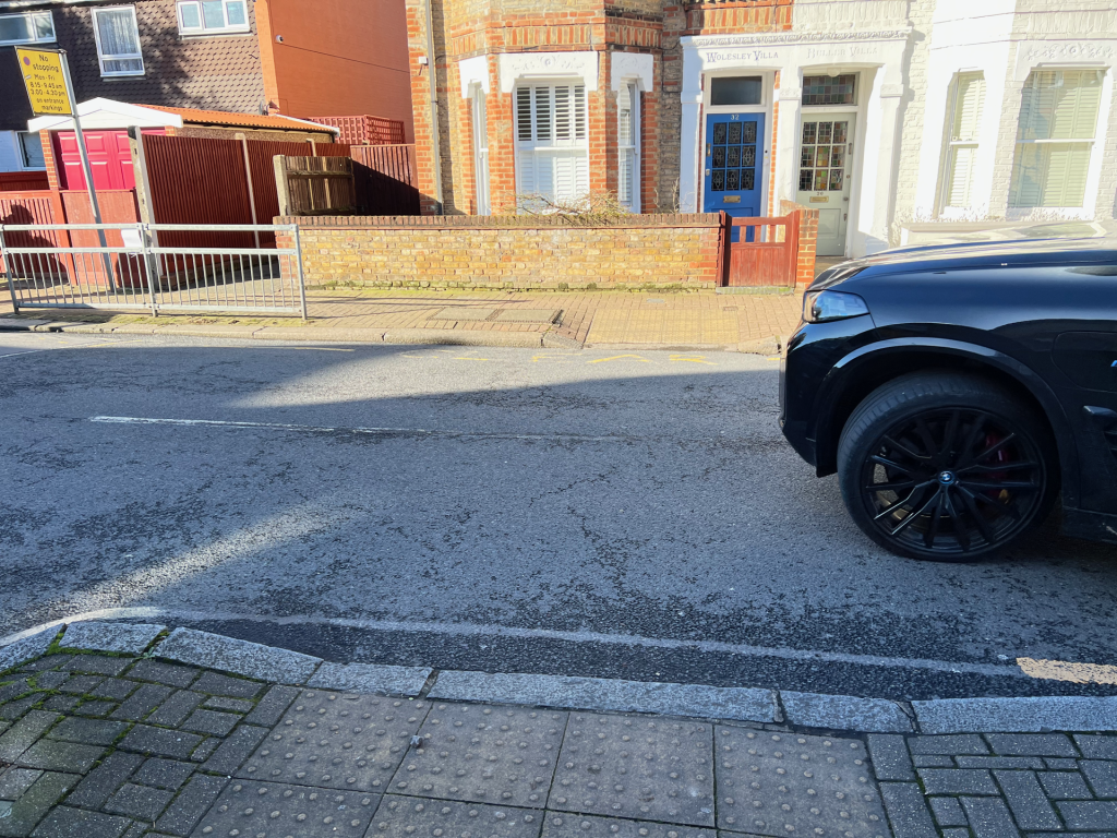 erpingham-road-crossing - 6 - Putney.news Crossing at Erpingham Road