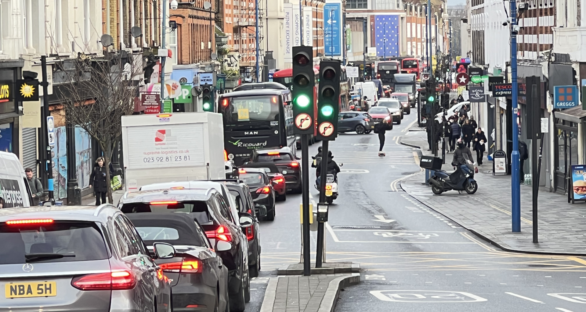 Traffic on Putney High Street