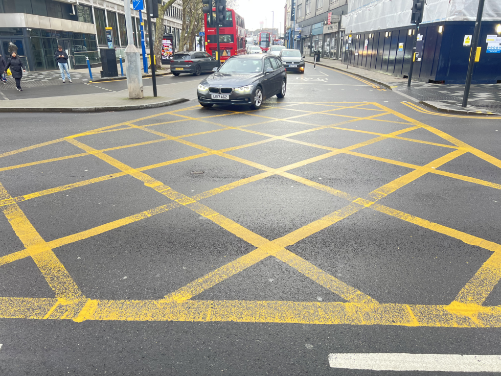 yellow-box-phs - Putney.news Yellow box, Putney Bridge Junction