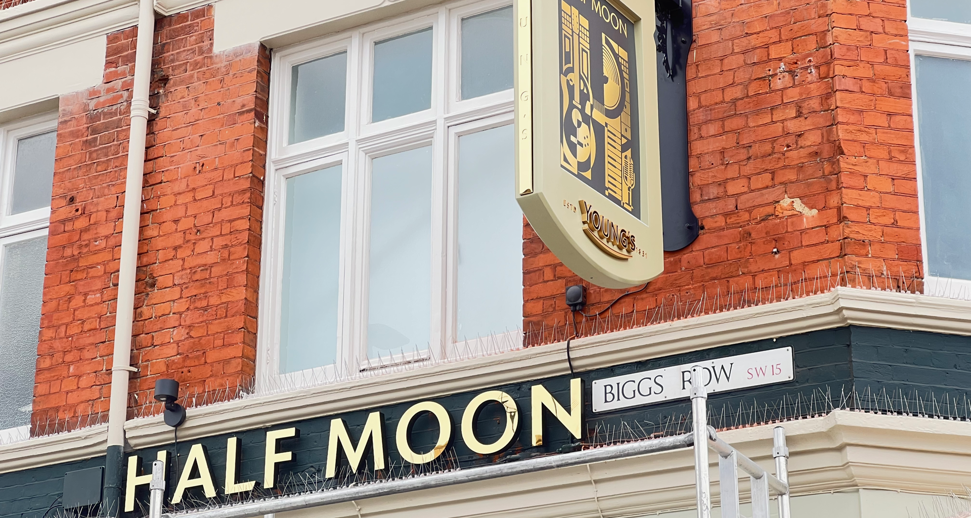 The Half Moon, Putney