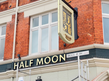 The Half Moon, Putney