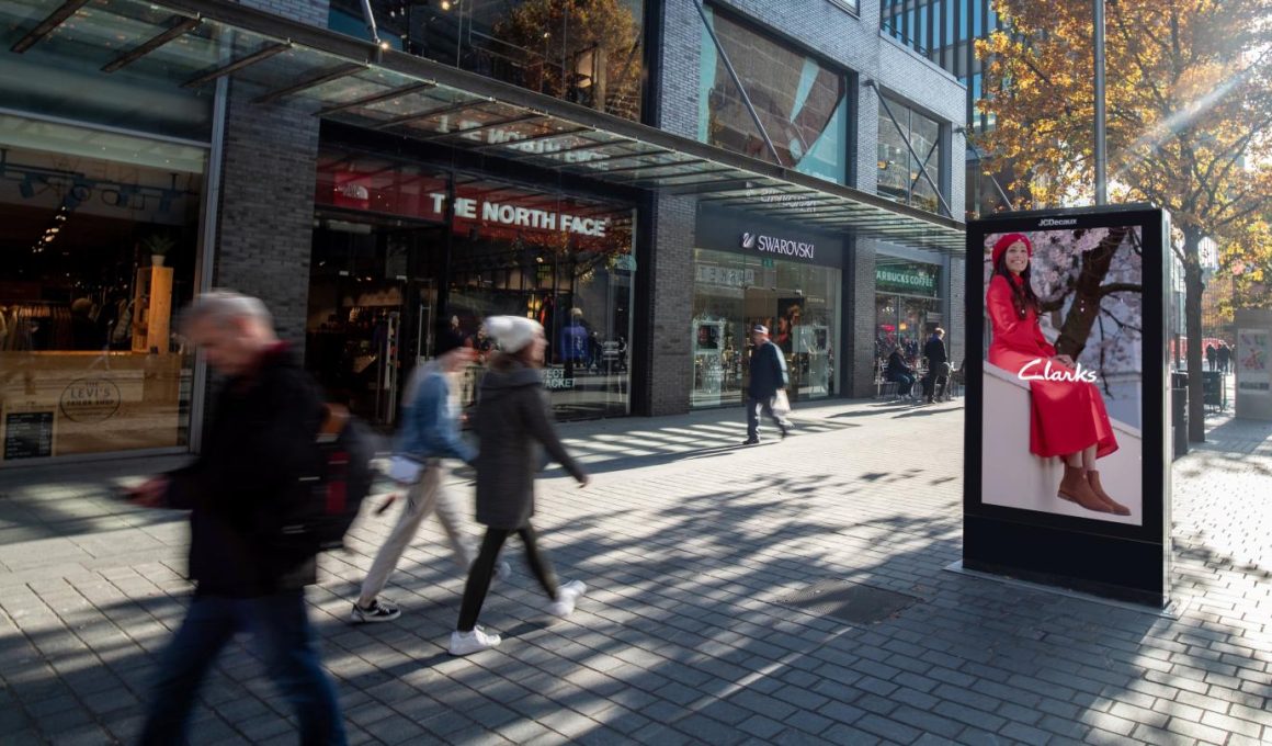 JCDecaux digital advertising screens