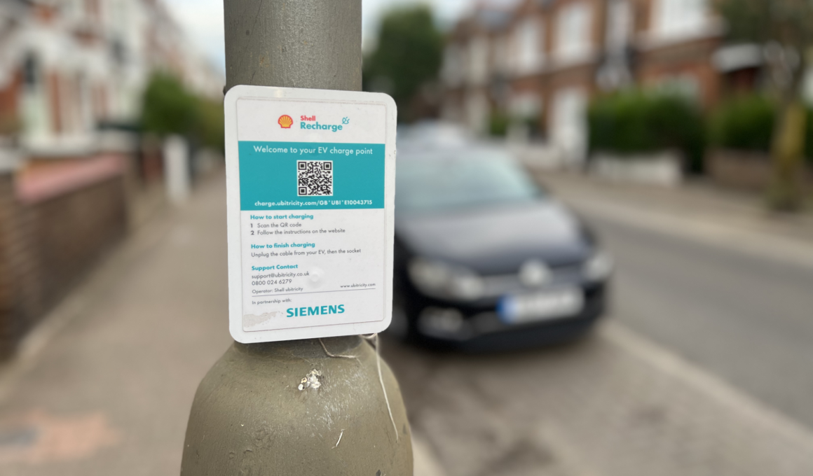 Electric charging lamppost sticker