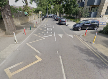The Victoria Drive crossing where a school wants a proper pedestrian crossing