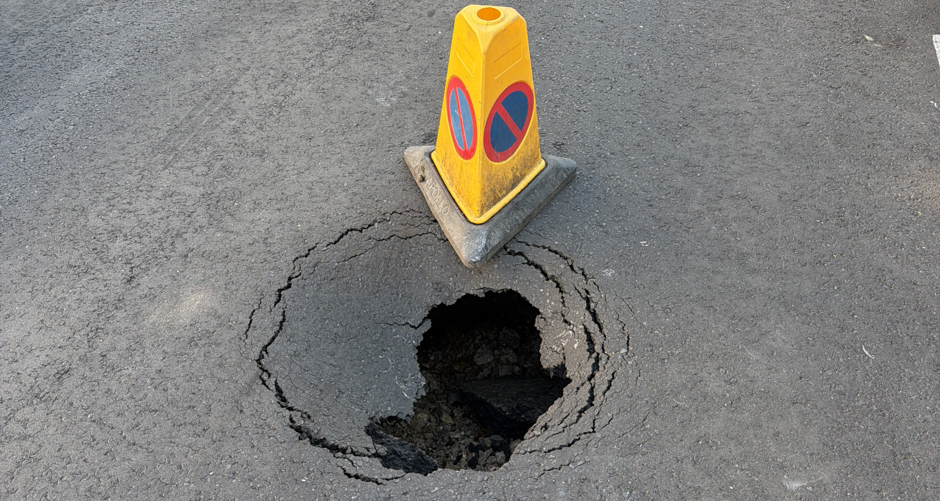 Pothole on Fanthorpe Street