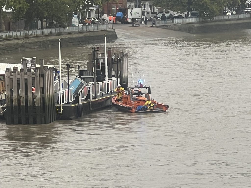 RNLI lifeboat at Putney Pier