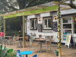 Loos Loos Cafe in Leaders Gardens in Putney