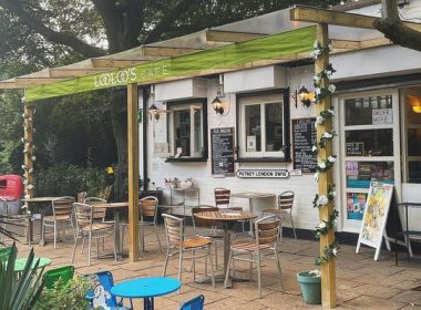 Loos Loos Cafe in Leaders Gardens in Putney