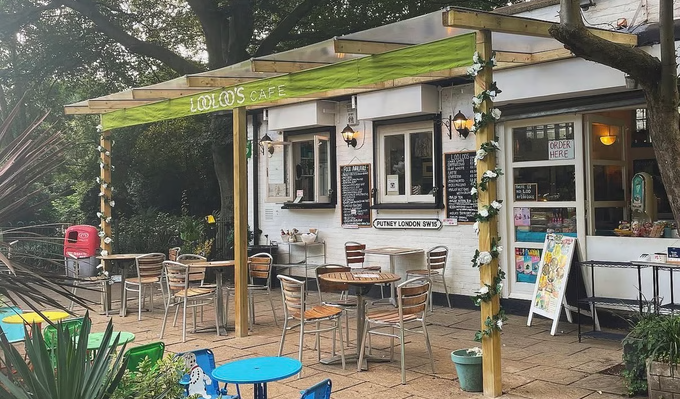 Loos Loos Cafe in Leaders Gardens in Putney